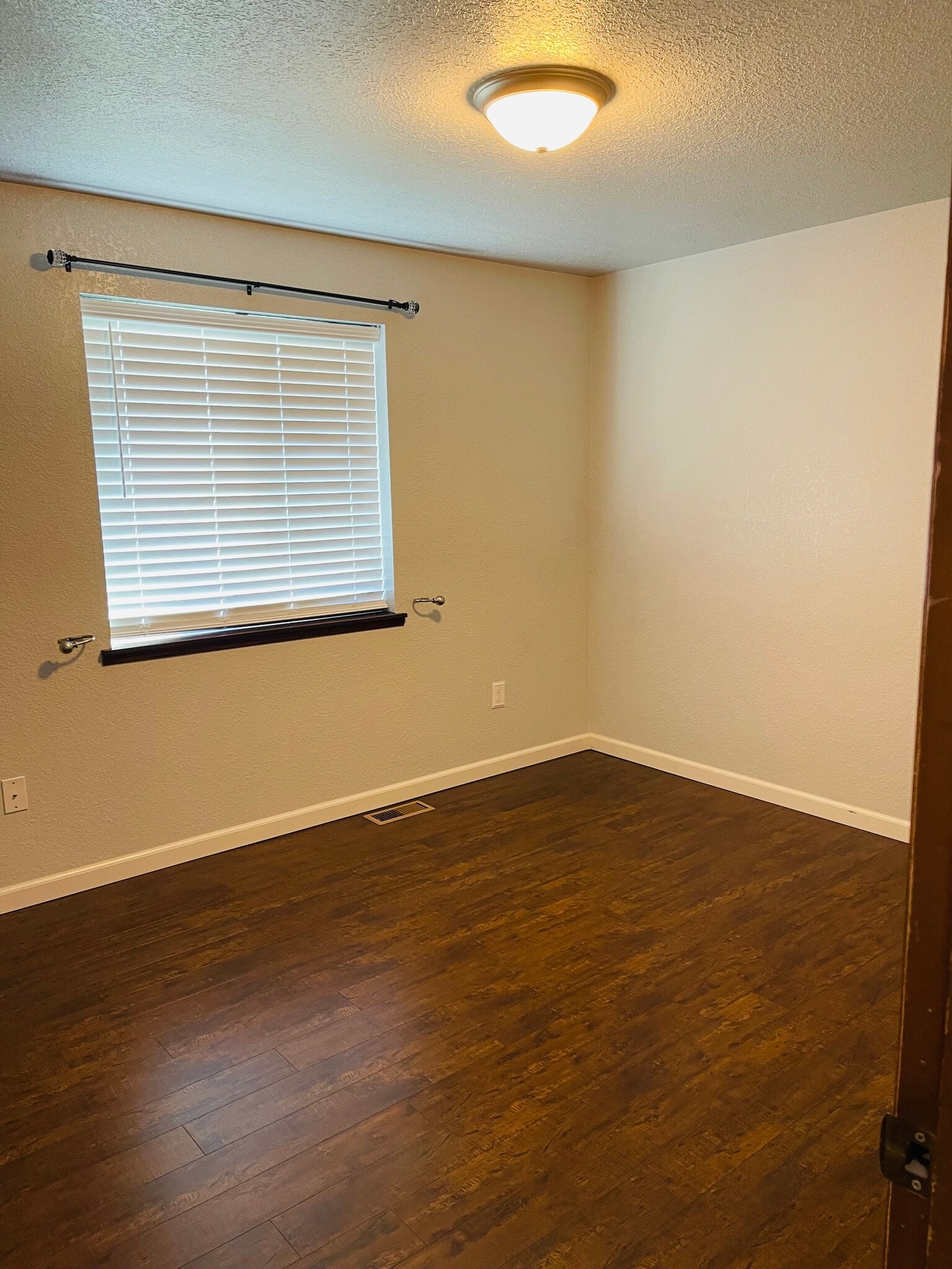Master Bedroom with closet - 906 N 34th Ave
