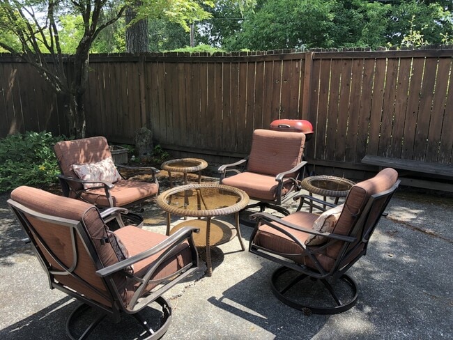 Building Photo - Timian House