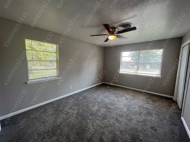 Building Photo - 7012 Yarberry Ln
