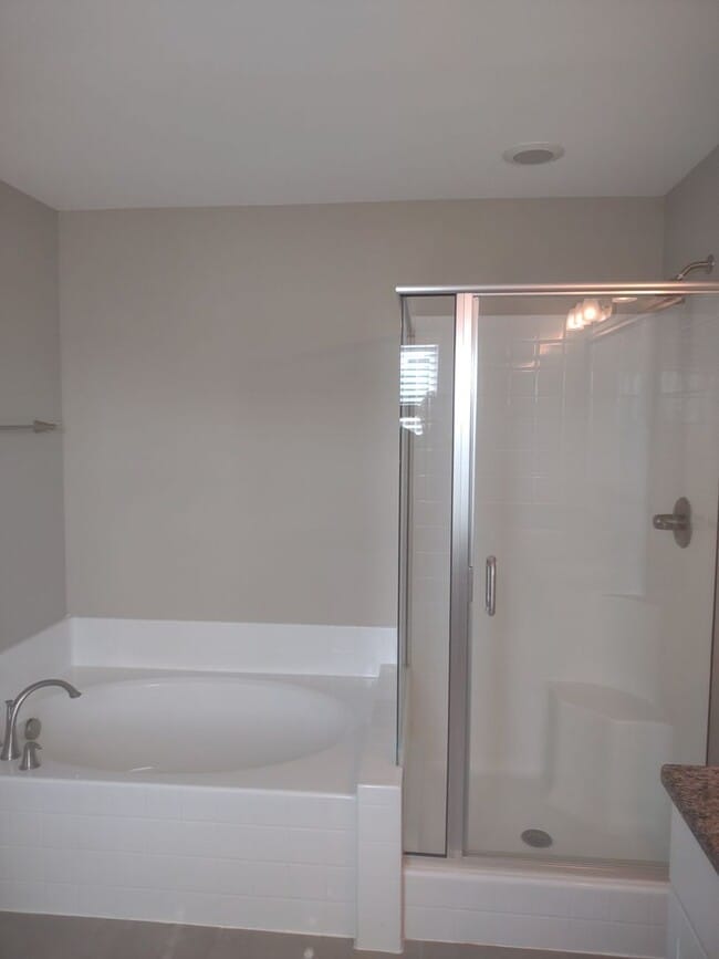 Building Photo - Spectacular Three Bedroom Home in Liberty Ridge!