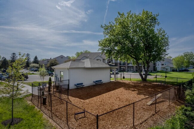 Building Photo - Lake Pointe