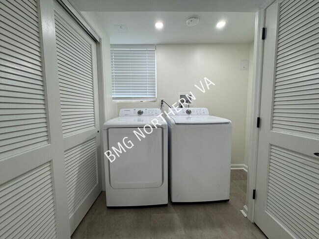 Building Photo - 1109 Hillcrest Dr SW