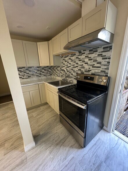 New appliances - 104 Gillett St