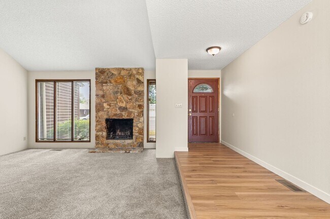Building Photo - Must See! 3 bed/2 bath home with amazing private backyard - Double Garage/Community Pool