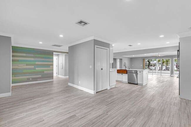 Building Photo - 12831 Shore Dr