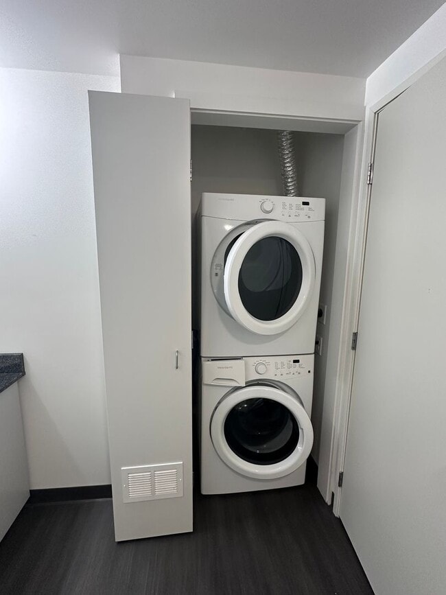 Building Photo - Beautiful 2 bedrooms 2 bath BMR unit in SOMA