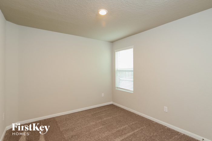 Building Photo - 15074 Gelding Hts