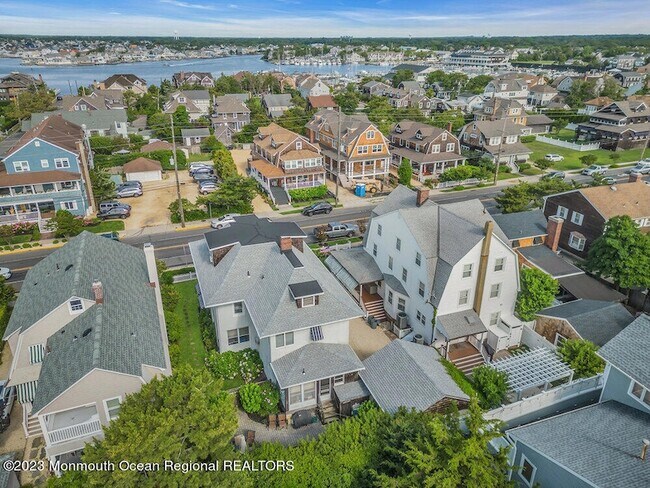 Building Photo - 683 Main Ave