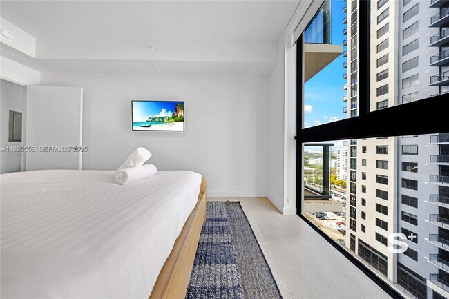 Building Photo - 11 NE 6th St