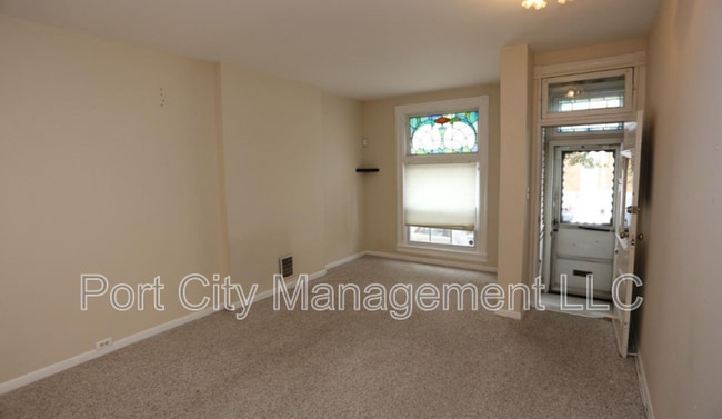 Building Photo - 715 S Linwood Ave