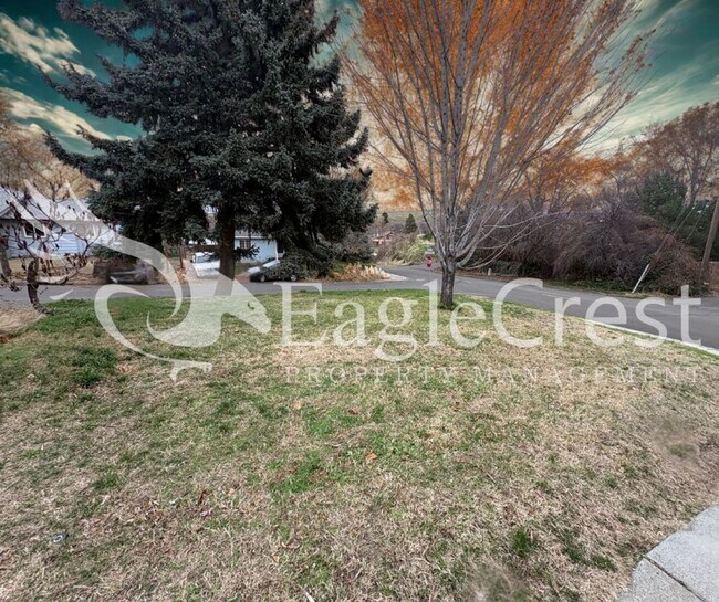 Building Photo - Spacious 3-Bedroom 2 bathroom Home with Great Mountain Views and Bonus Room!!