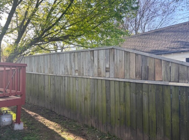 Building Photo - Charming Two Bedroom Downtown Springdale -