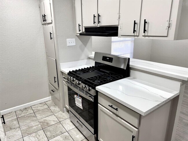 Building Photo - 10206 Buena Park Dr