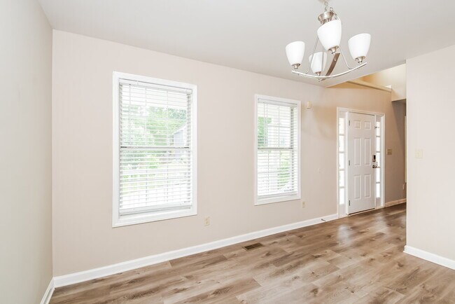 Building Photo - 2585 Windage Dr SW