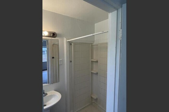 Building Photo - 403 Sheffield Dr