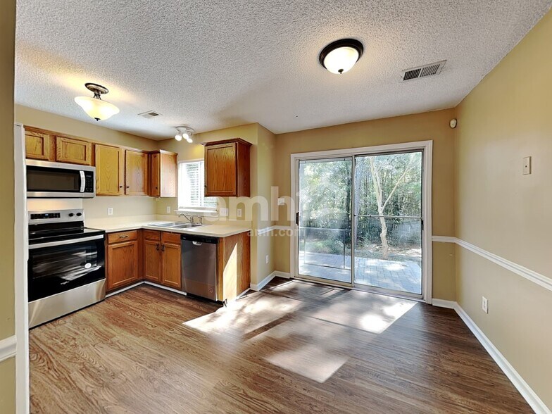 Building Photo - 2206 Coatsdale Ln