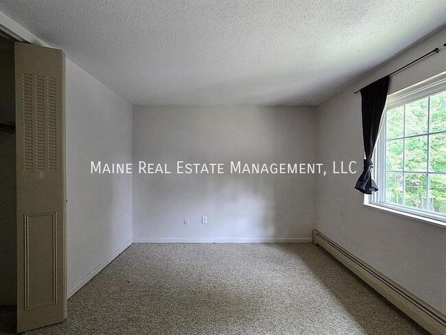 Building Photo - 10 Tall Pines Dr