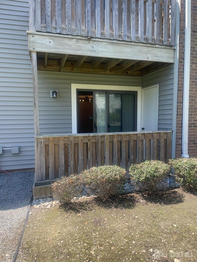 Building Photo - 1019 Ravens Crest Dr