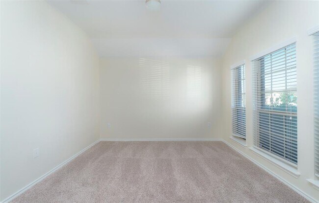 Building Photo - 13020 Kearns Dr