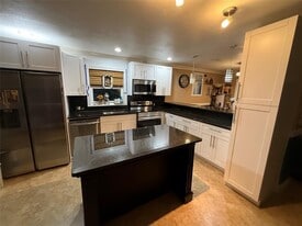 Building Photo - 3106 Spanish Trl