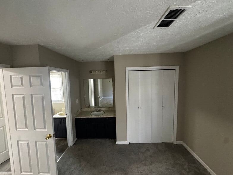 Building Photo - Room in Townhome on Cedar Creek Ct NW