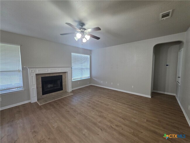 Building Photo - 423 Wrought Iron Dr