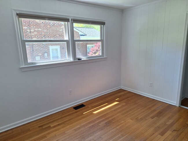 Building Photo - 3 bedroom /2 full bathroom- Yorktown