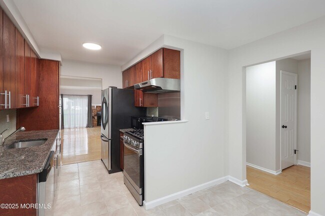 Building Photo - 24 Chestnut Way