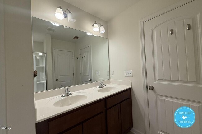Building Photo - 49 E Grove Point Dr