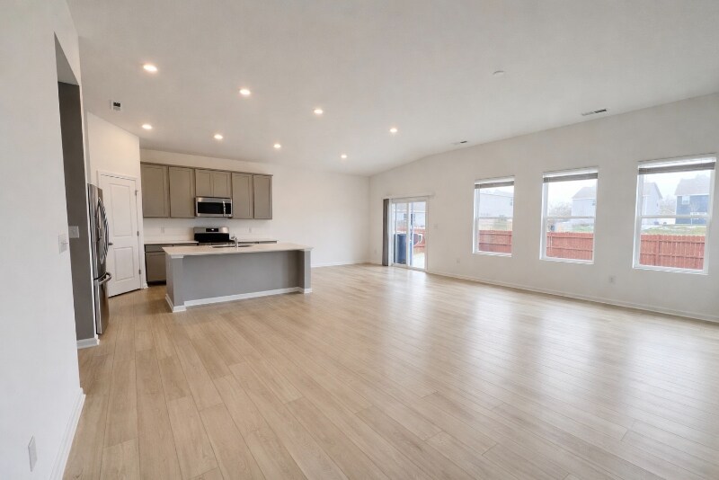 Building Photo - 4640 Topaz Pointe Blvd