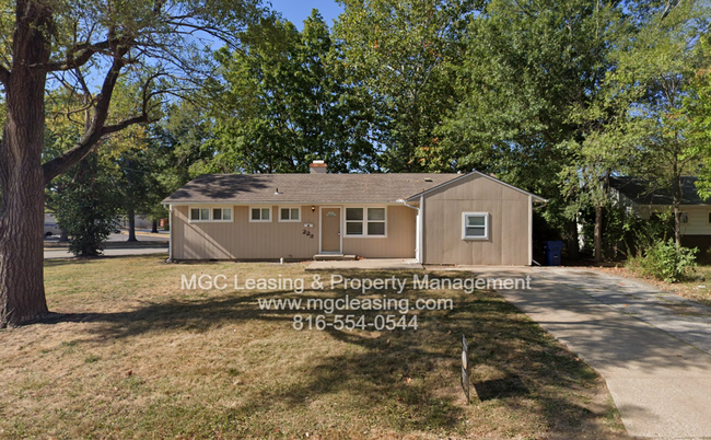 Building Photo - Charming Corner Lot Home for Rent in Lee's...