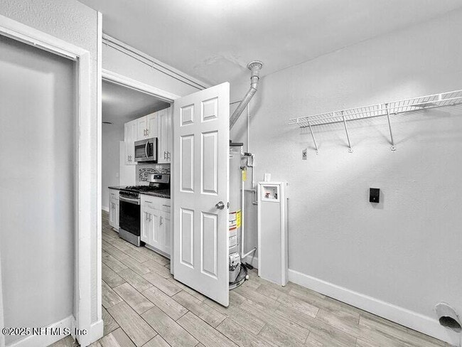 Building Photo - 2026 Burpee Dr