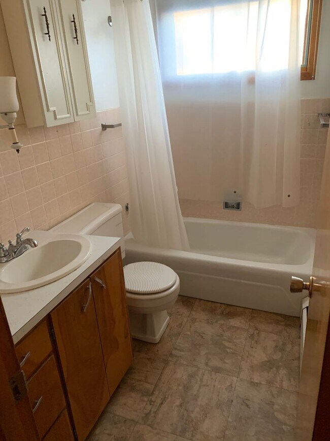 Building Photo - 601/603 9th St NW