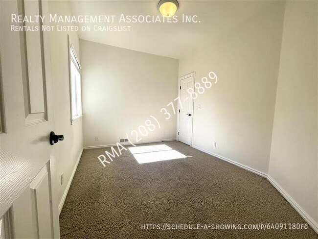 Building Photo - 4336 N Chatterton Ave