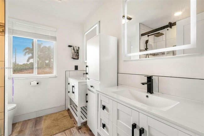 Building Photo - 16530 Royal Poinciana Ct