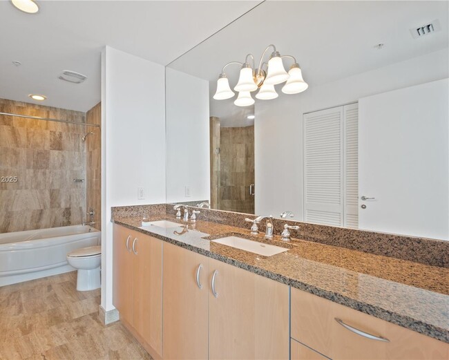 Building Photo - 300 S BISCAYNE Blvd