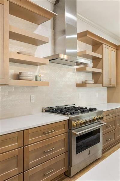 Building Photo - 722 Lakeview Ave NE