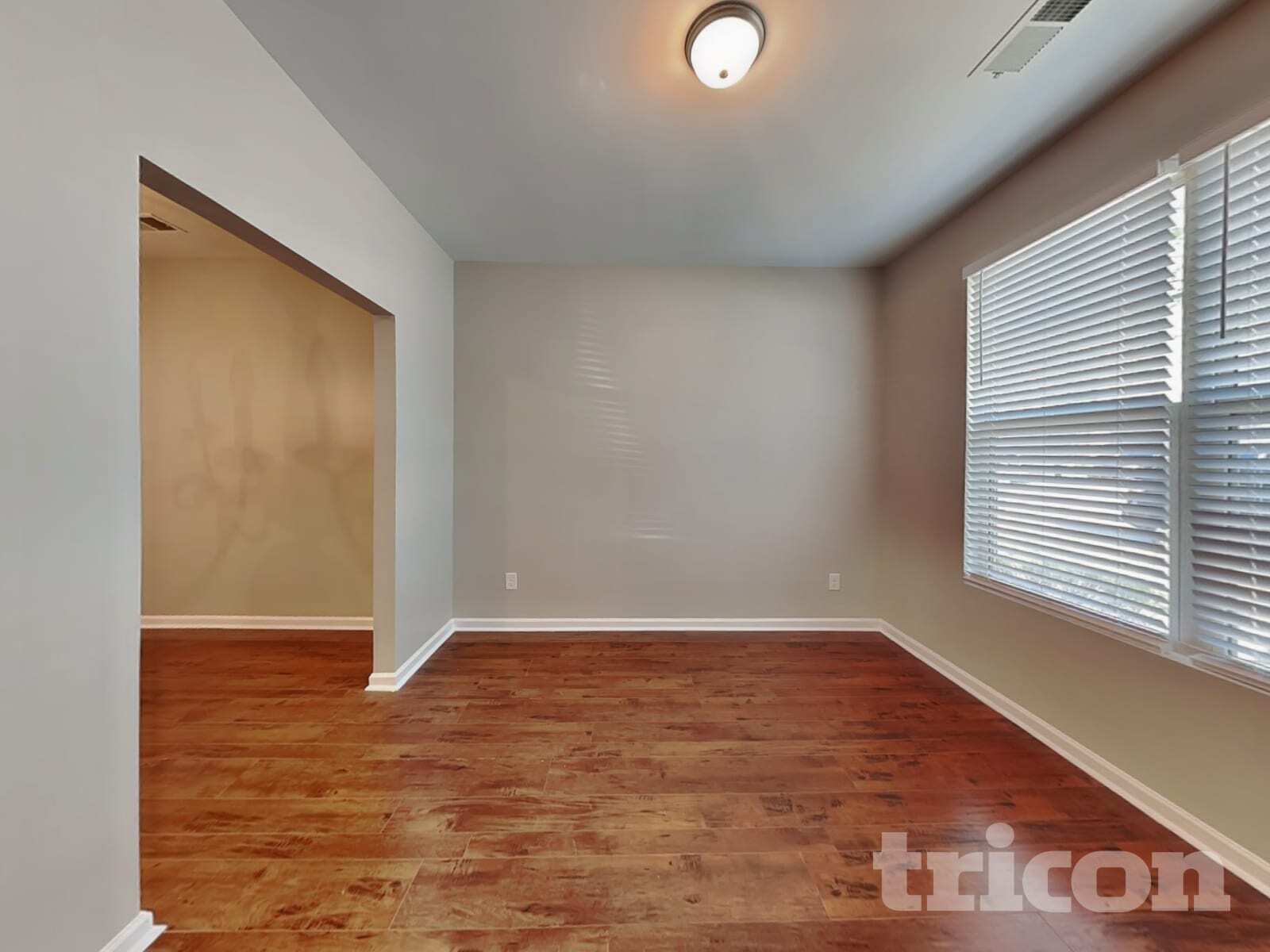 Building Photo - 165 Daisy Cir