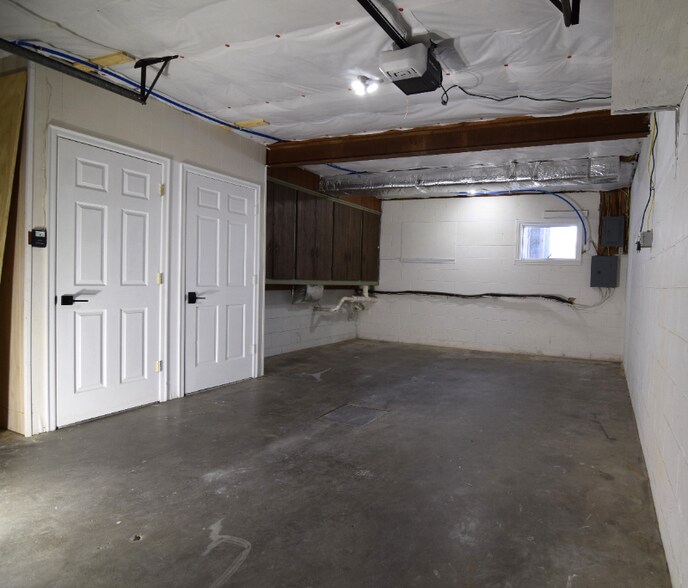 Building Photo - 2105 S 150 W