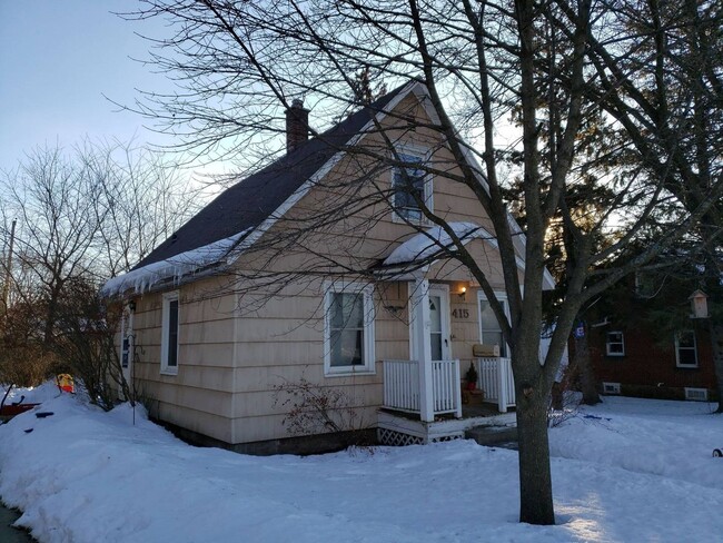 Building Photo - 3 Bed 1 Bath Single Family Home in Rothschild