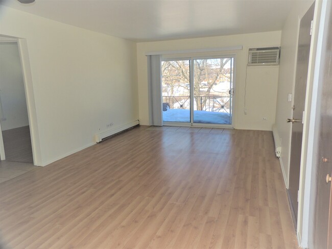 Building Photo - 10479 Dearlove Rd