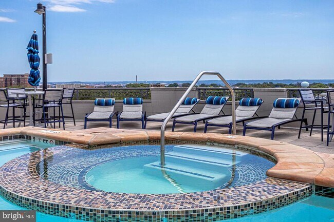 Building Photo - 1021 N Garfield St