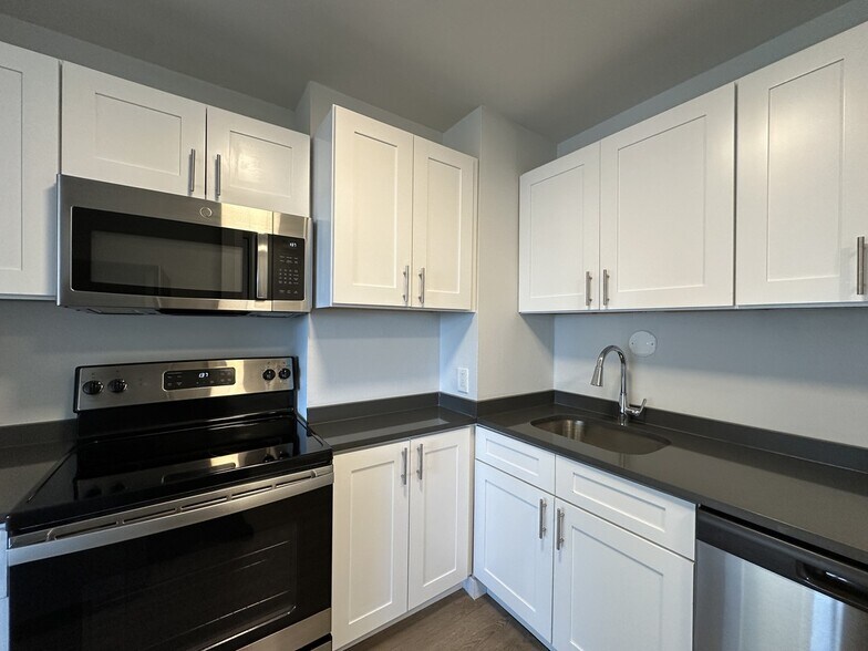 Building Photo - 1349 N Dearborn St