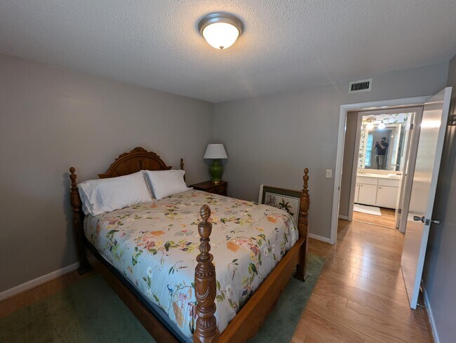 Building Photo - 3600 Chateau Dr