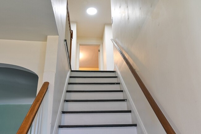 Building Photo - Beautiful Single Family in Bellevue Park