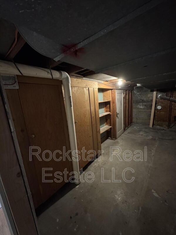 Building Photo - 3027 W Cleveland Ave