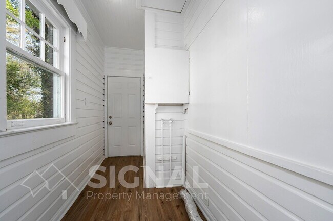 Building Photo - 1526 42nd St Ensley