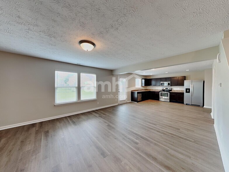 Building Photo - 1127 Fiesta Dr