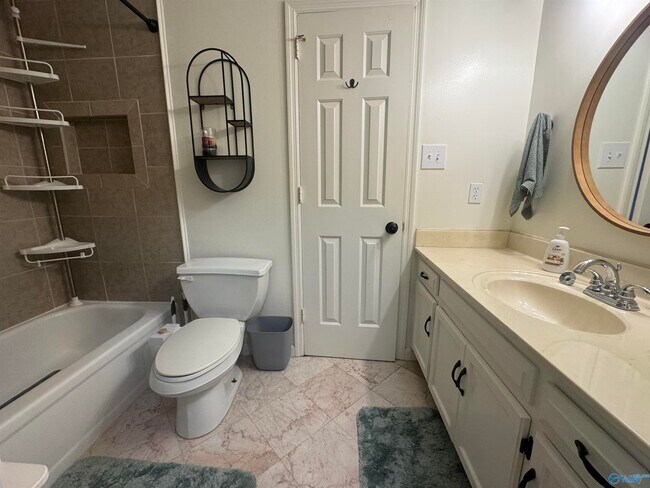 Building Photo - 2132 Belle Grove Dr SW