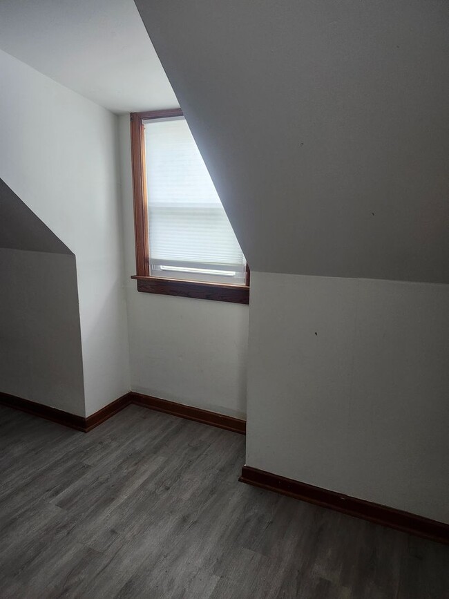 Building Photo - Single family home in great neighborhood!